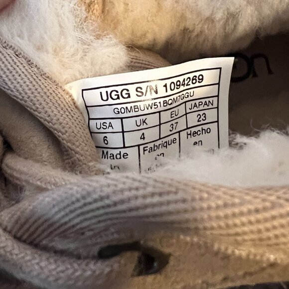 UGG Women’s Neumel Suede Chukka Boots, Size 6 - Sand (Like New) - Picture 8 of 11